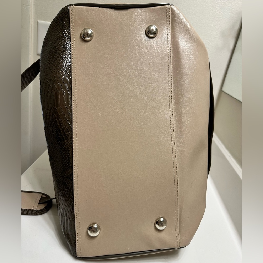 GUESS DUFFEL BAG - Picture 3 of 11